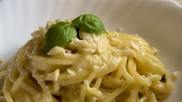 Pasta limone e mandorle