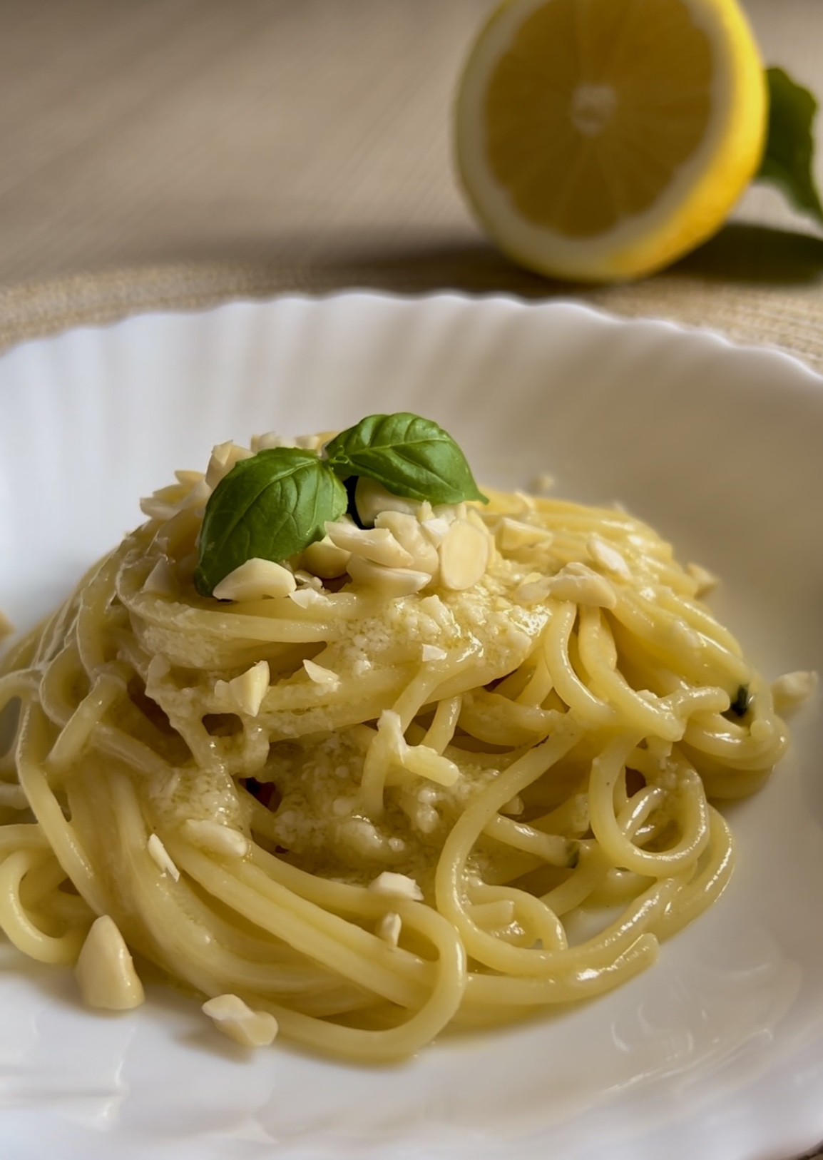 Pasta limone e mandorle