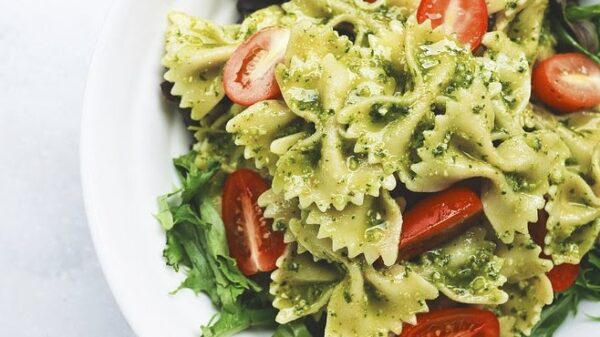 Pasta pesto e pomodorini freschi