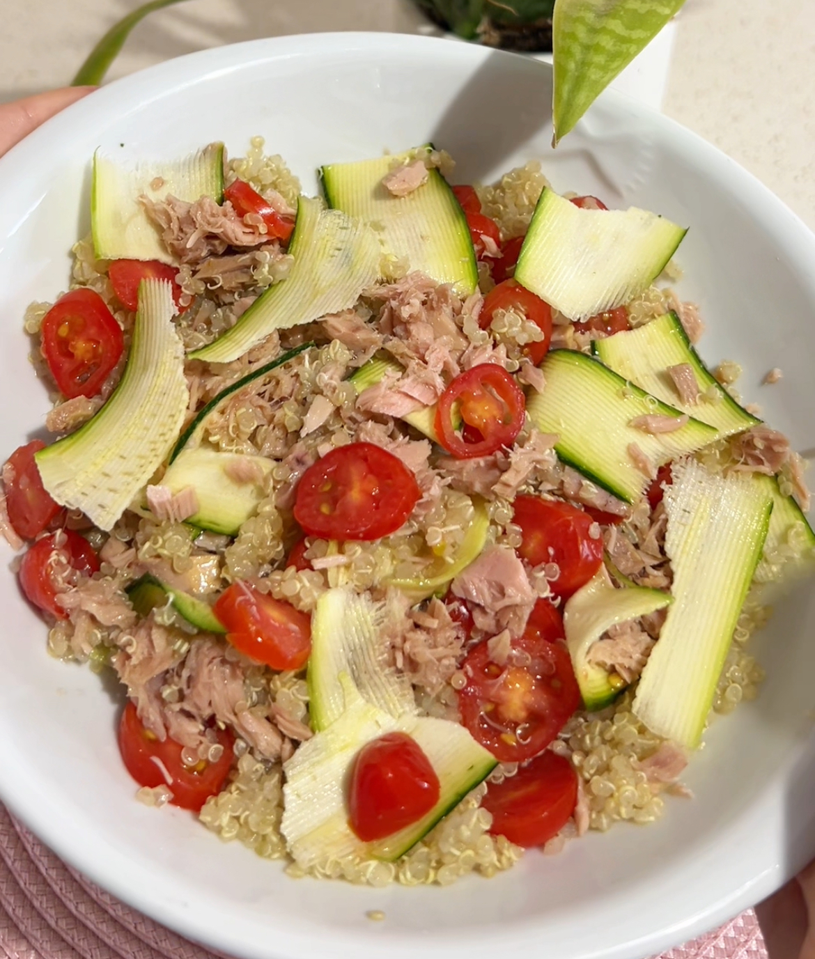 Quinoa zucchine pomodorini tonno