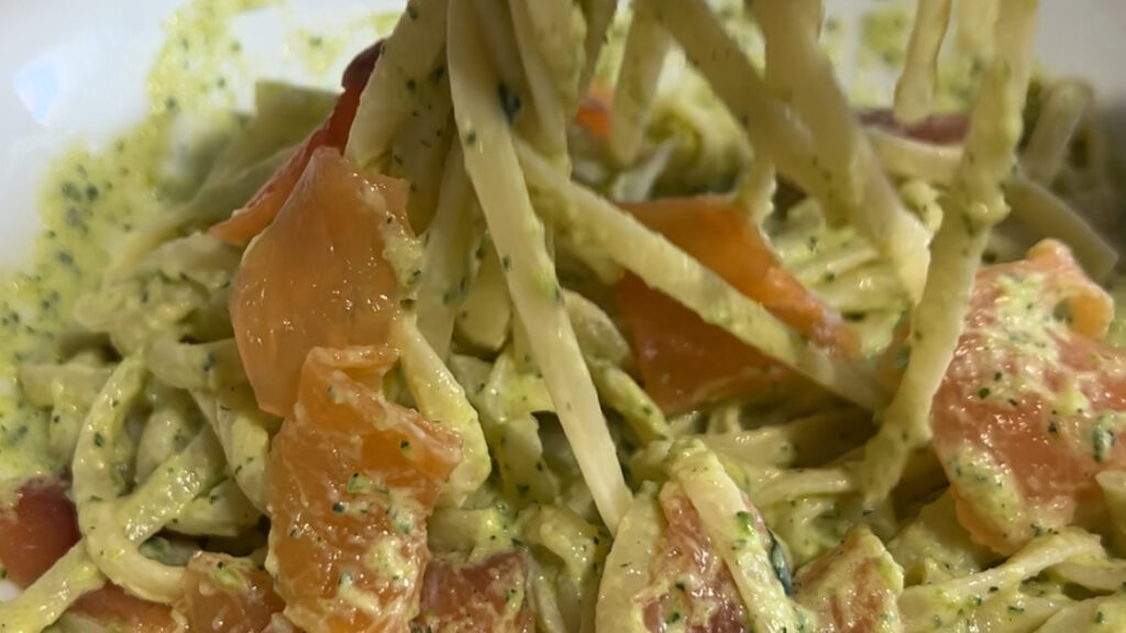 Linguine con zucchine e salmone