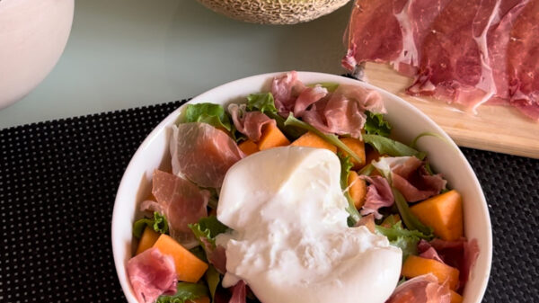 Insalata prosciutto, melone e burrata